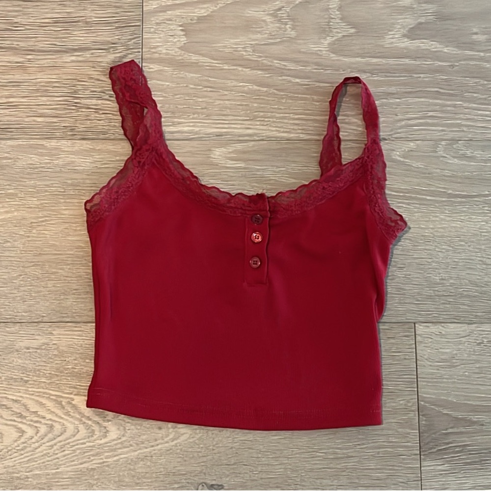Red lace cropped tank